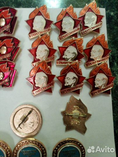 Значки пионерия. комсомол И др