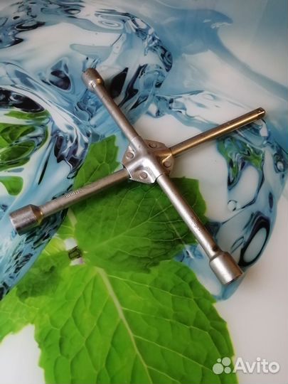 Ключ баллонный баллоник крестовой