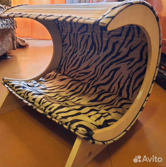 Лежанка для кошек новая