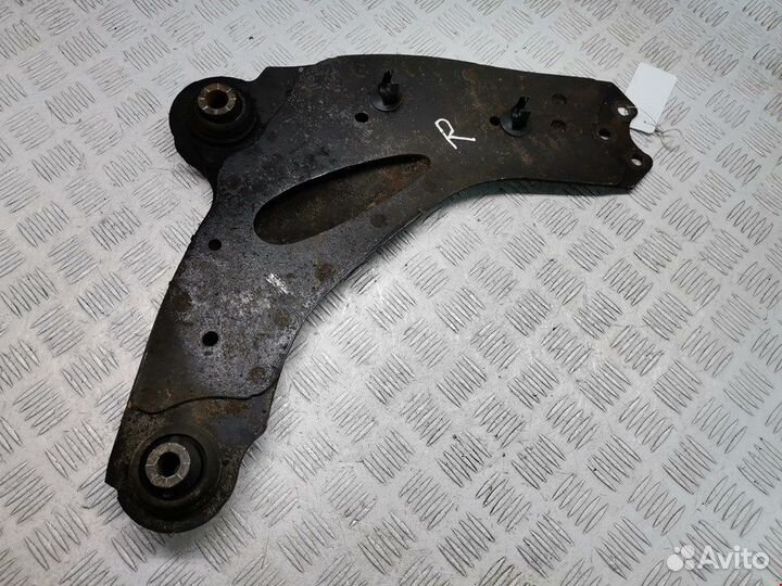 Рычаг передний правый Nissan Micra K11