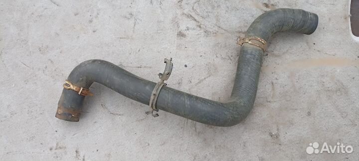 Патрубок охлаждения на радиатор Форд Фокус 2