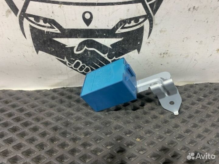 Реле дворников заднее Toyota Prius NHW20 1NZ-FXE