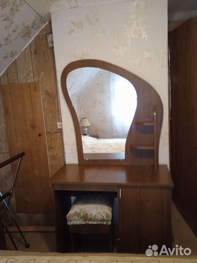 Трюмо с зеркалом