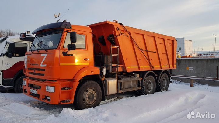 Водитель самосвала