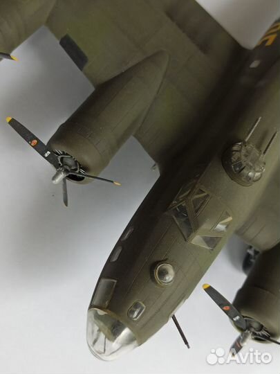 Модель самолёт B-17 F масштаб 1/72, WW II