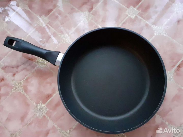 Сковорода с антипригарным покрытием