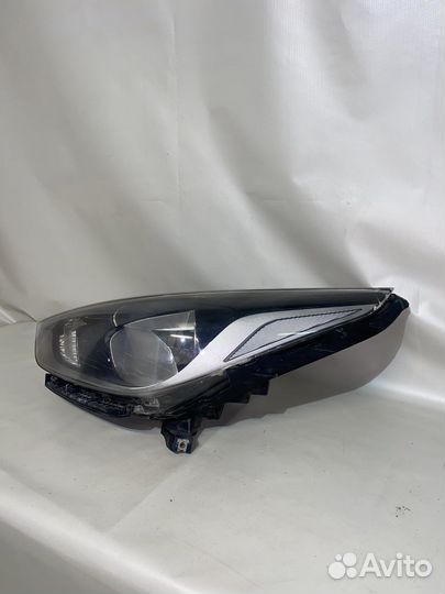 Hyundai Solaris 17- Фара левая скол на стекле 259