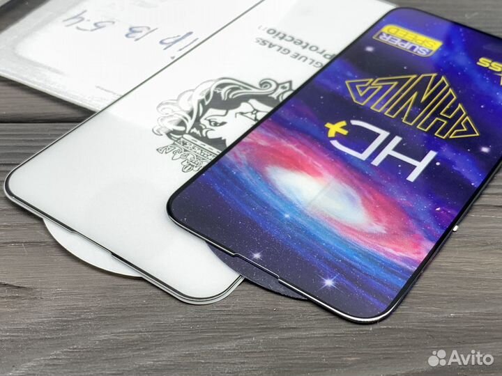 Защитное стекло iPhone 13