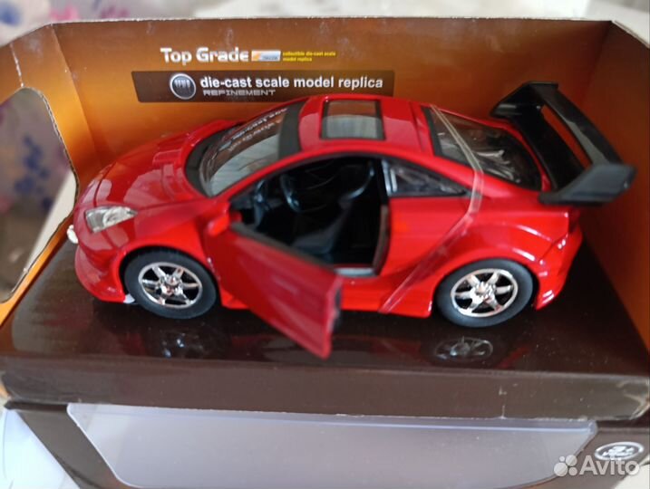 Модель автомобиля toyota машинка