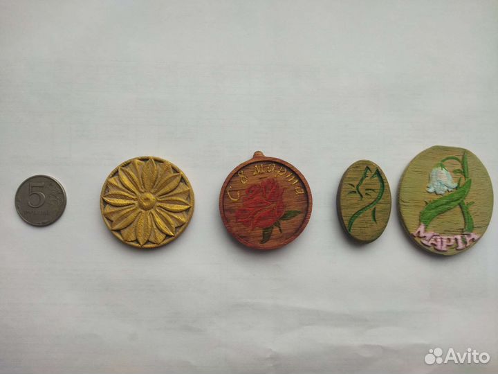 Медальоны из дерева