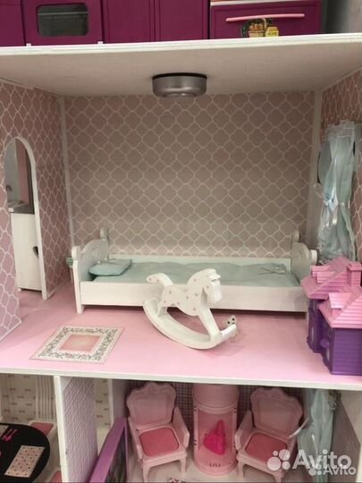 Кукольный домик с мебелью