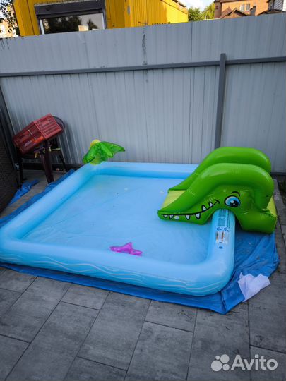 Детский надувной бассейн с горкой