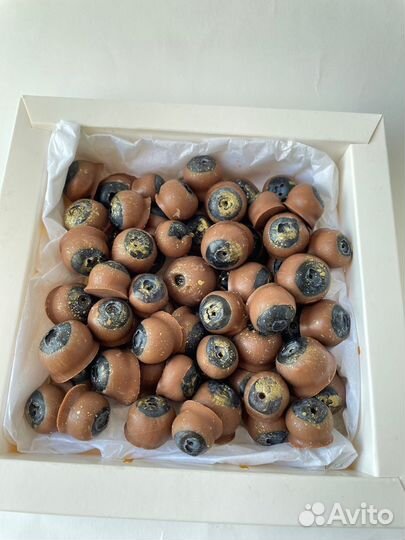 Клубника в шоколаде, финики и ягоды в шоколаде