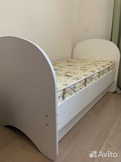 Детская кровать с матрасом