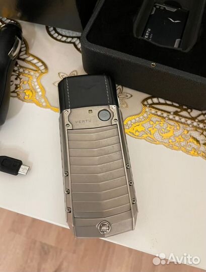 Vertu Ascent Ti, 4 ГБ