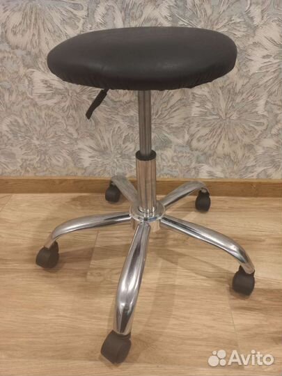 Кресло для мастера маникюра