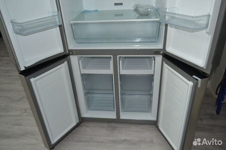 Новый холодильник многодверный серебристый