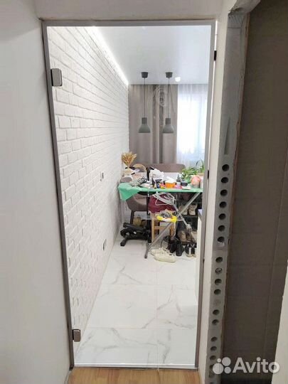 Распашные стеклянные двери