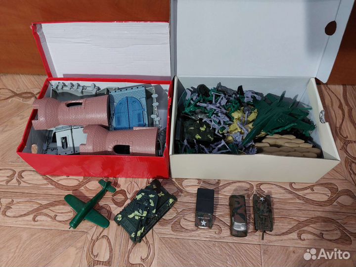 Много игрушек