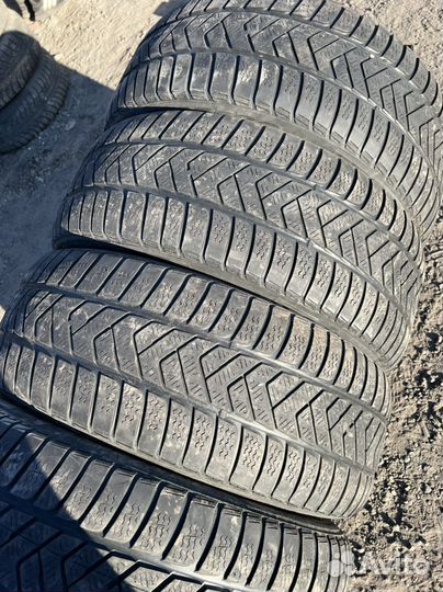 Pirelli Winter Sottozero 3 235/45 R19