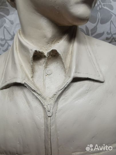 Бюст В. Высоцкого