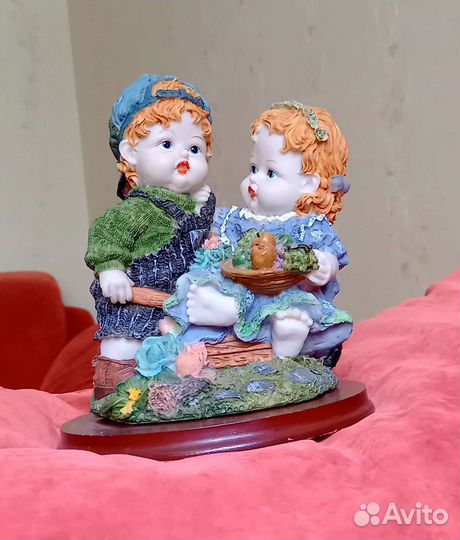 Статуэтки девочка мальчик лошадь