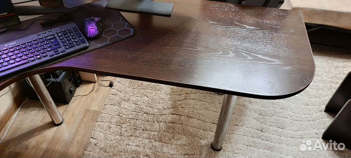 Продам компьютерный стол угловой