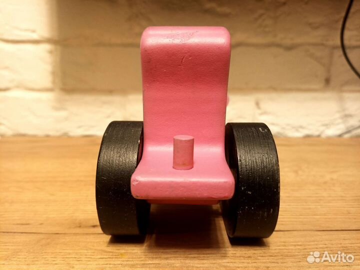 Деревянный розовый трактор Мила