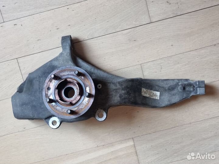 Поворотный кулак левый Range Rover L405