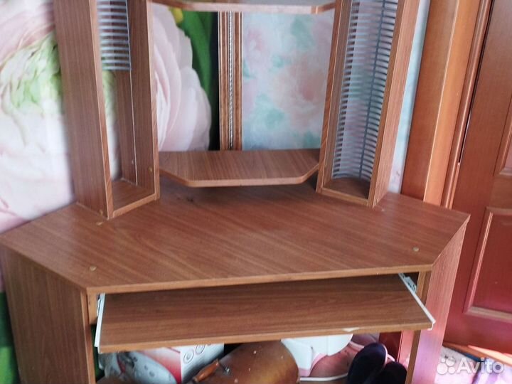 Компьютерный стол