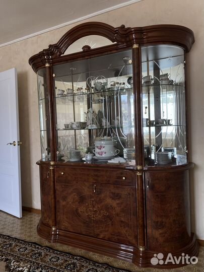 Шкаф сервант