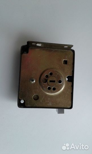 Замок дверной накладной