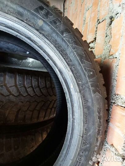 Bridgestone Blizzak Spike-01 215/55 R17