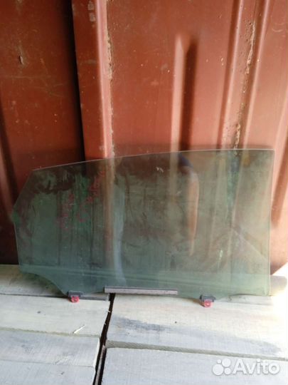 Стекло задней двери