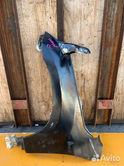 Крыло переднее левое Suzuki Escudo TDA4W J24B