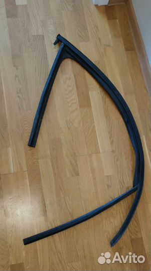 Уплотнитель стекла перед правый Skoda Octavia A7