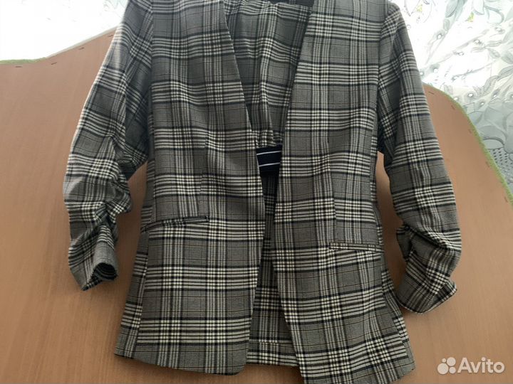 Женский деловой костюм 46