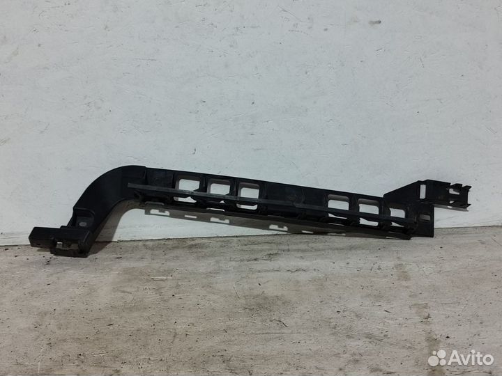 Кронштейн заднего бампера правый Skoda Octavia А7