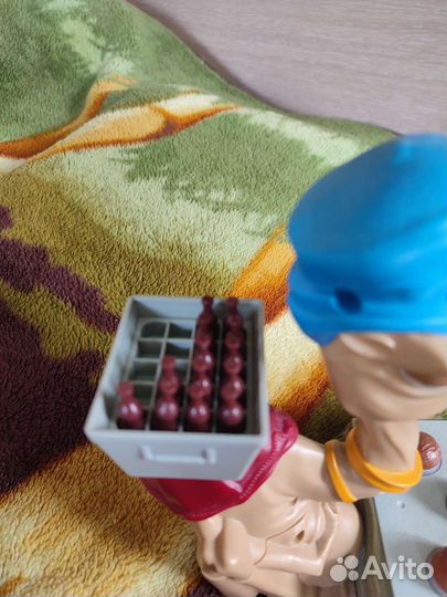 Плюющий верблюд