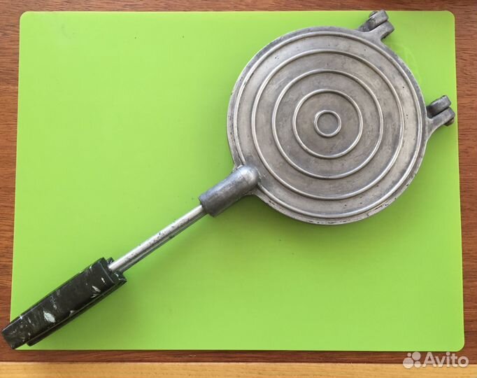 Вафельница ручная