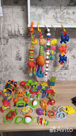 Развивающие игрушки для малыша пакетом