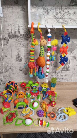 Развивающие игрушки для малыша пакетом