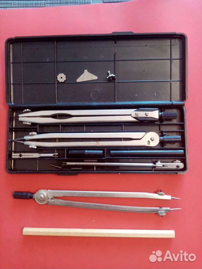 Компас. Циркуль,подставка,карандаш