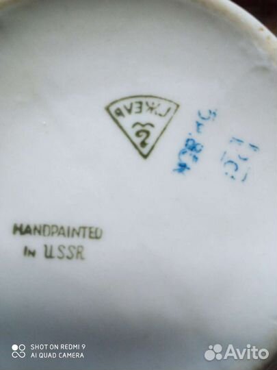 Сахарница Гжель в хорошем состоянии с крышкой;