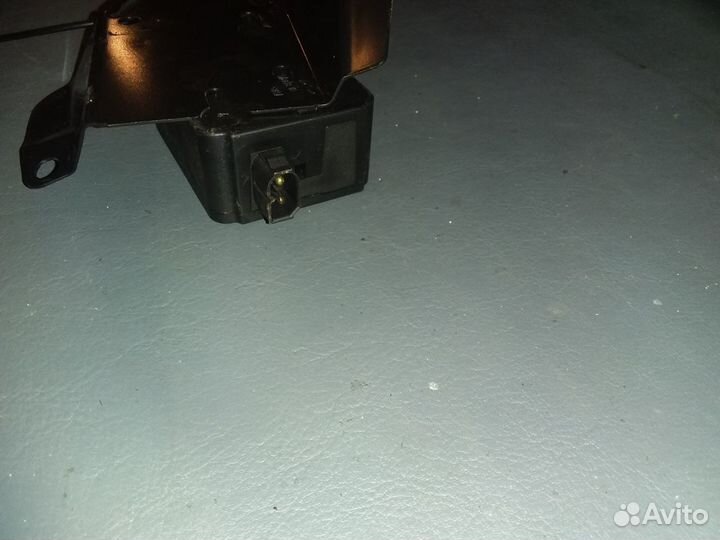 Сервопривод лючка бака BMW E39