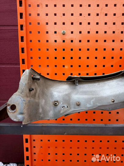 Крыло правое Pontiac Vibe