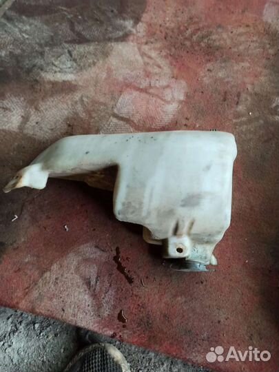 Бочек омывателя audi 80 b3