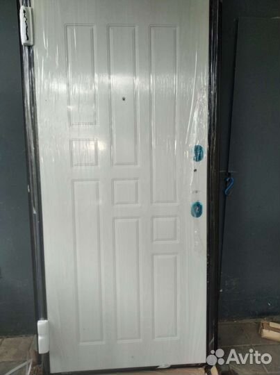 Дверь входная металлическая новая