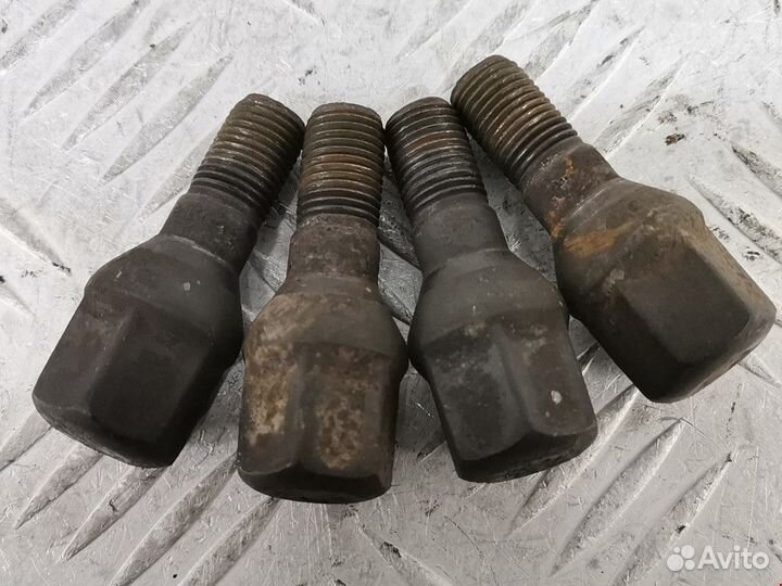 Болт Citroen C4 Picasso 2006 701601139B