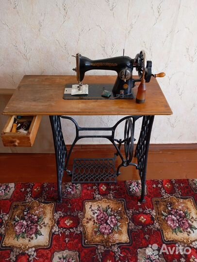 Швейная машинка зингер